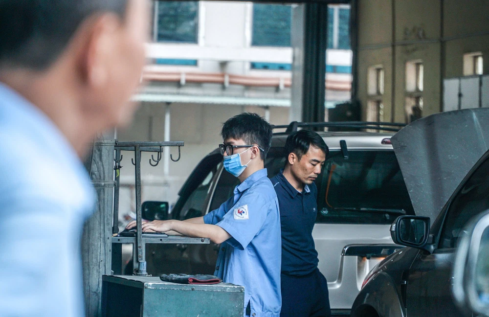 đăng kiểm viên sai phạm