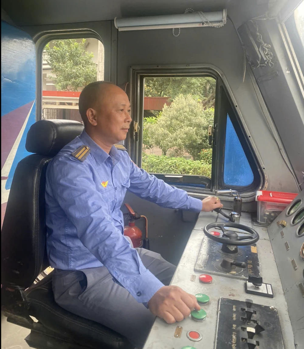 tạo dáng trên đường ray