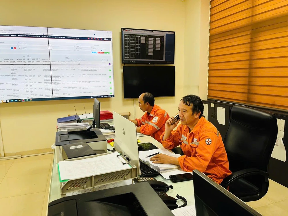 Điện lực miền Bắc ghi nhận lượng điện tiêu thu tăng vọt trong tháng nắng nóng. Ảnh: CTV