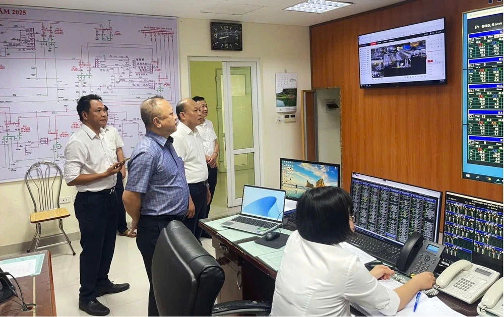 Điện lực miền Bắc tập trung nhân lực ứng phó bão số 3