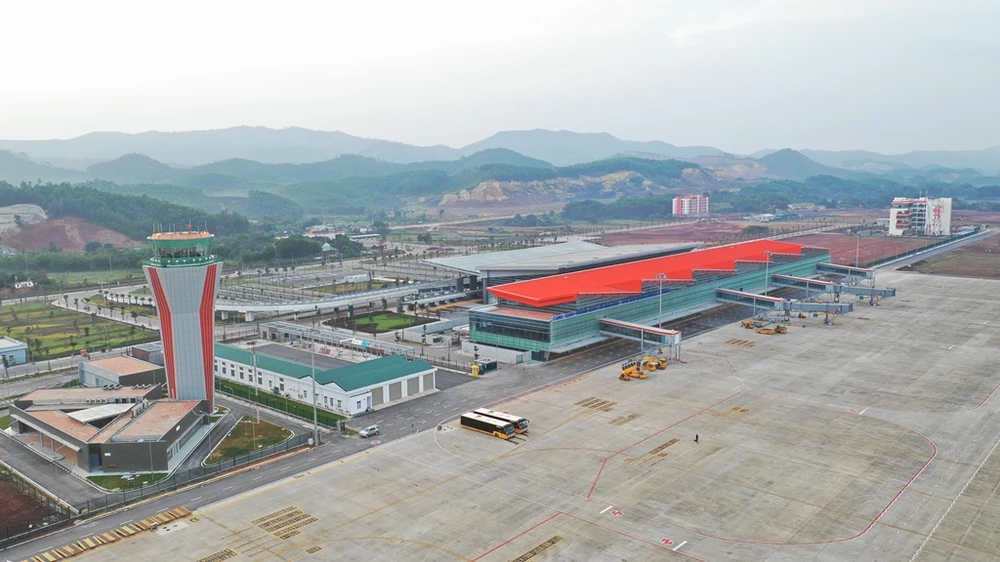 Sân bay Vân Đồn. Ảnh: V.LONG