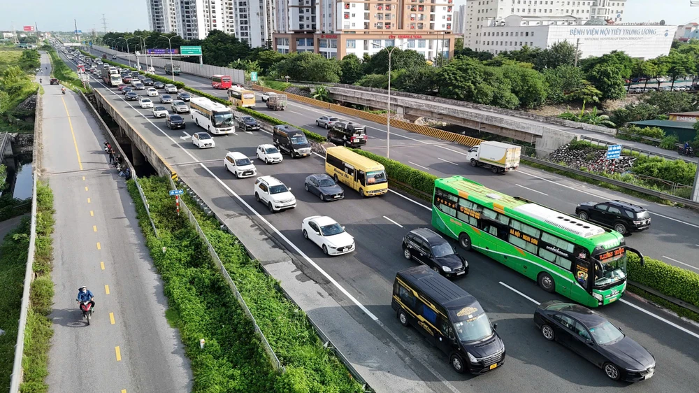 Bộ xây dựng đề xuất bổ sung nhiều hành vi bị xử phạt tiền với phương tiện cá nhân, xe kinh doanh vận tải.