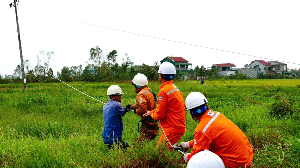 Điện lực miền Bắc đẩy mạnh chuyển đổi số, minh bạch với khách hàng.