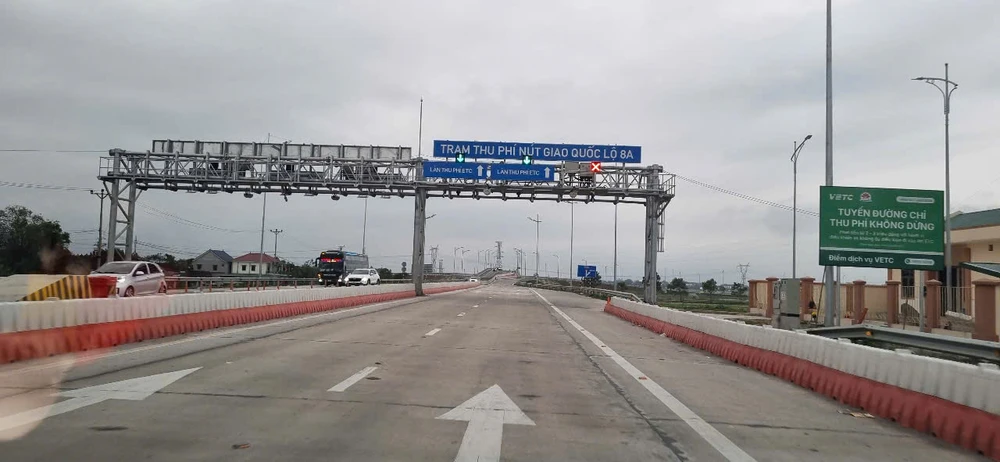 xe chở hàng cứu trợ