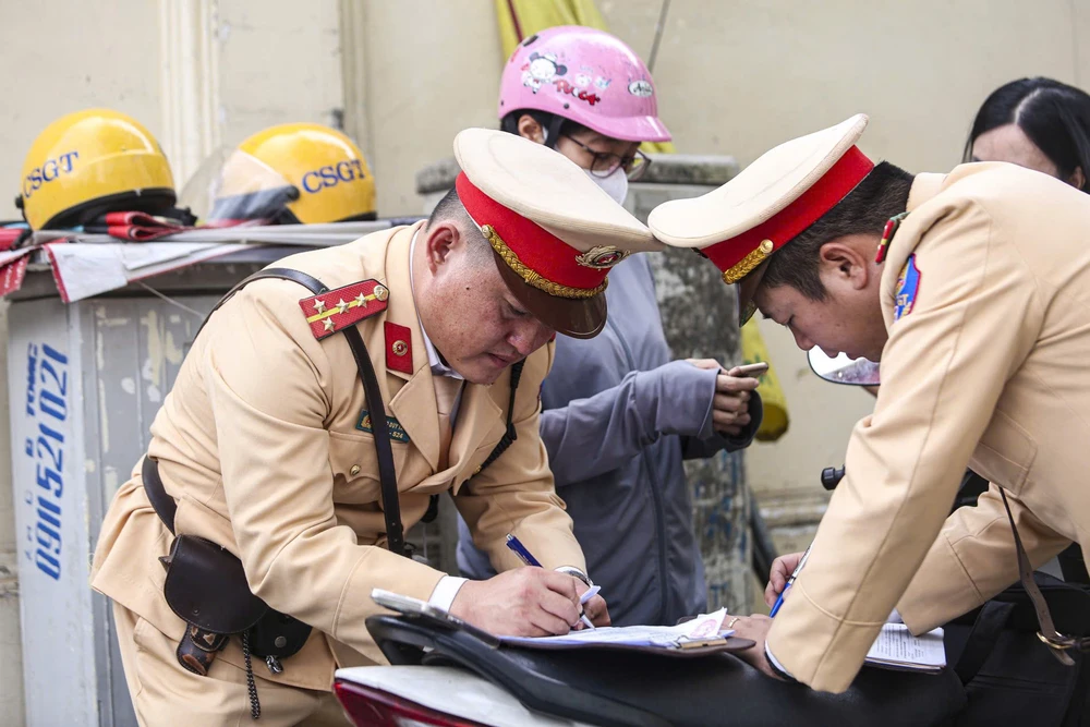 tăng mức xử phạt, Bộ Xây dựng, cho thuê phương tiện, kinh doanh vận tải, Luật Đường bộ, Hiệp hội Vận tải ô tô Việt Nam,