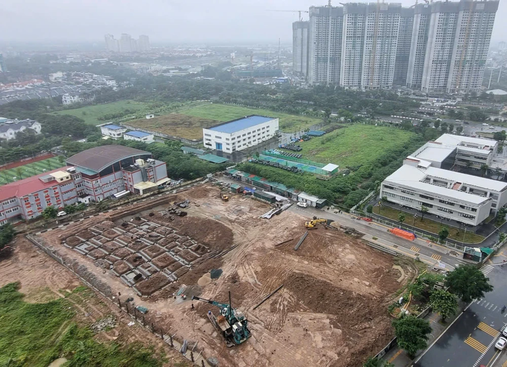 Các công trình xây dựng lớn được miễn giấy phép xây dựng, còn các công trình nhỏ vẫn theo quy định hiện hành. Ảnh: V.LONG