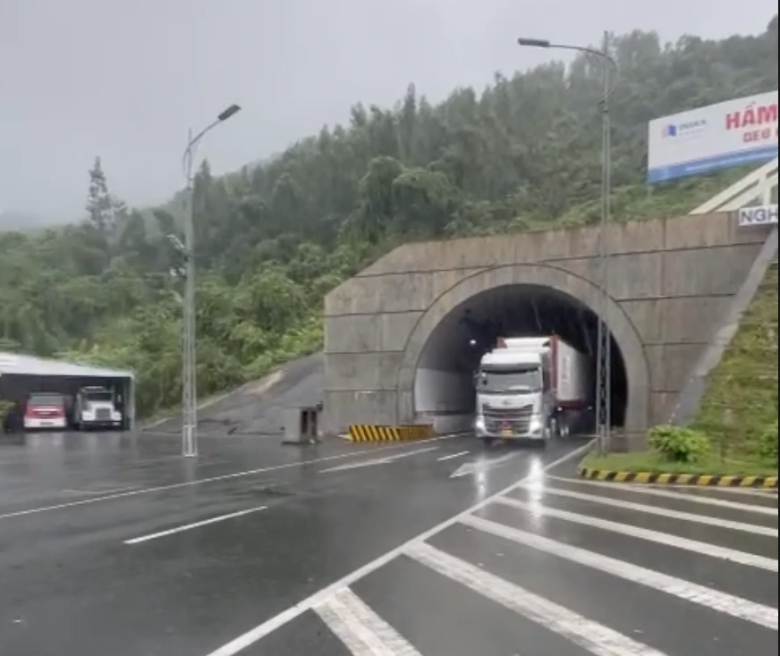 Ảnh màn hình 2025-11-21 lúc 18.04.02.png