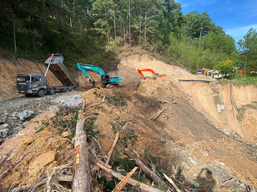 Tuyến Quốc lộ 27C bị hư hỏng nặng. Ảnh: CTV