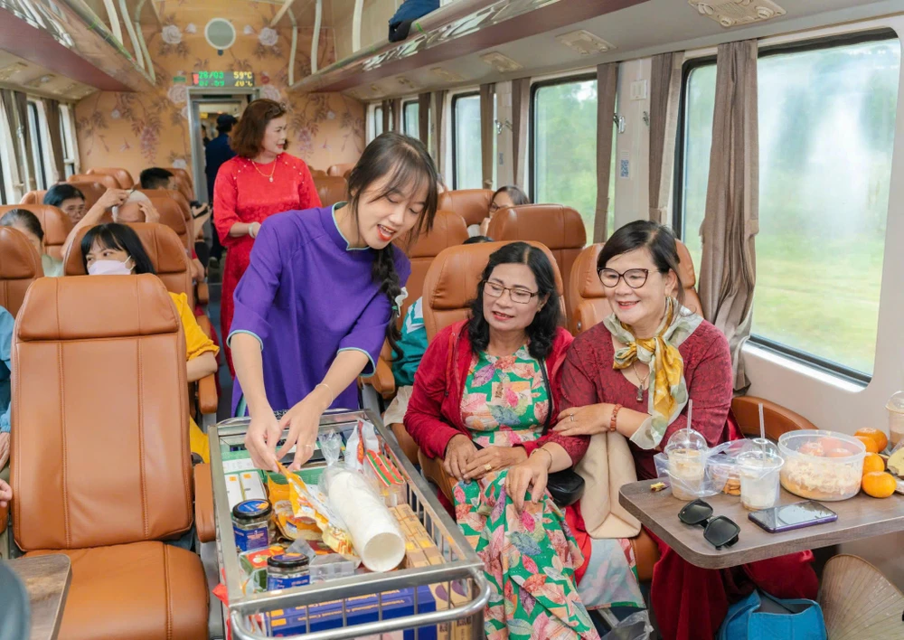 dac-san-tren-tau.jpg