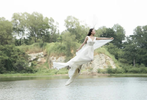 Trà Ngọc Hằng, đại gia, đòi quà