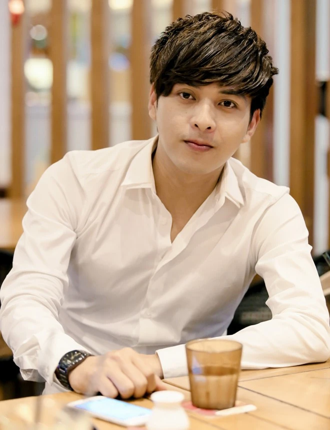 Ngọc Trinh, Phương Trinh, Anh Thơ, khoe tiền tỉ