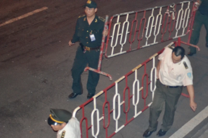 Người dân đón chờ ông Nguyễn Bá Thanh trở về ảnh 3