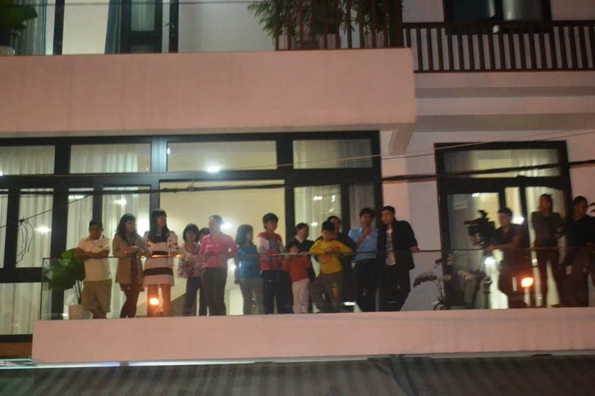 Người dân đón chờ ông Nguyễn Bá Thanh trở về ảnh 5