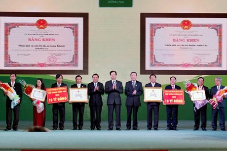 Thủ tướng trao Bằng công nhận 'Huyện nông thôn mới' đầu tiên trên cả nước ảnh 1 Thủ tướng trao Bằng công nhận 'Huyện nông thôn mới' đầu tiên trên cả nước ảnh 1