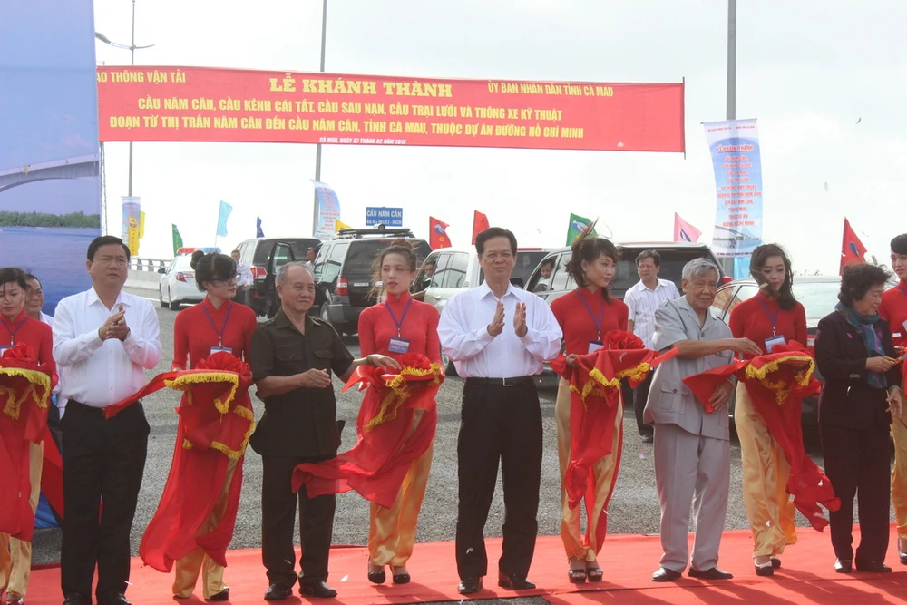 Khánh thành cầu Năm Căn: Nối liền QL1 từ Cao Bằng đến cực Nam tổ quốc ảnh 1