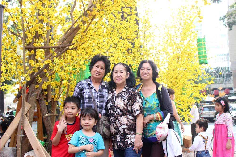 TP.HCM: Già trẻ dắt nhau xuống phố ông đồ ảnh 18