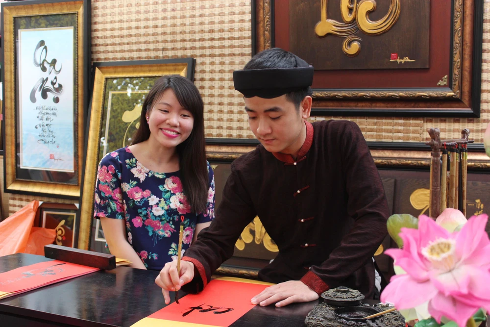 TP.HCM: Già trẻ dắt nhau xuống phố ông đồ ảnh 5