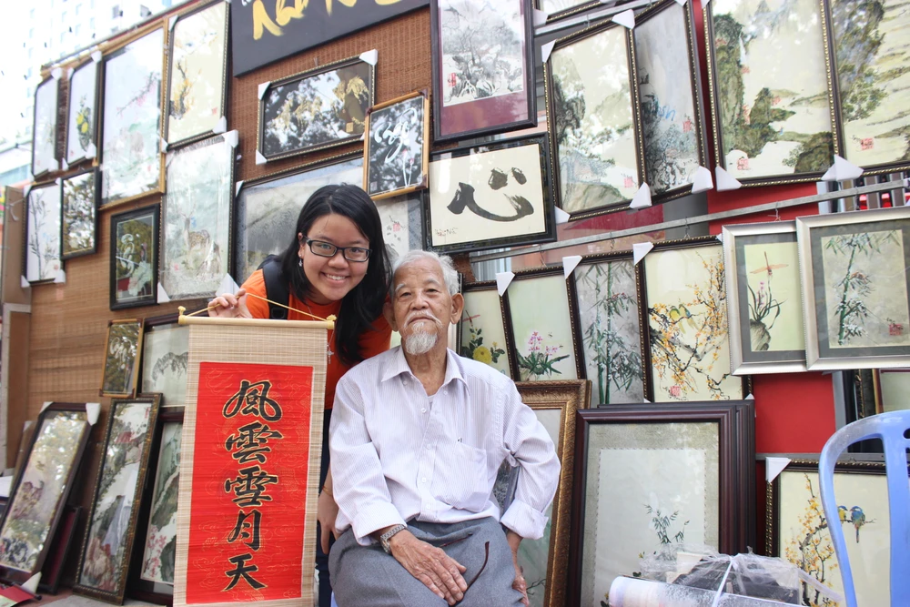 TP.HCM: Già trẻ dắt nhau xuống phố ông đồ ảnh 8