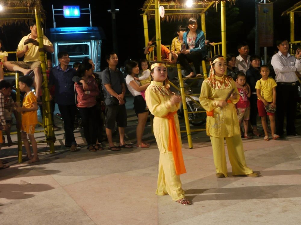  Ngày xuân đi xem bài chòi cổ dân gian ảnh 5