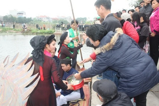 Cấm ngửa nón, bán trầu, liền anh liền chị ngửa tay “xin” tiền ở hội Lim ảnh 2