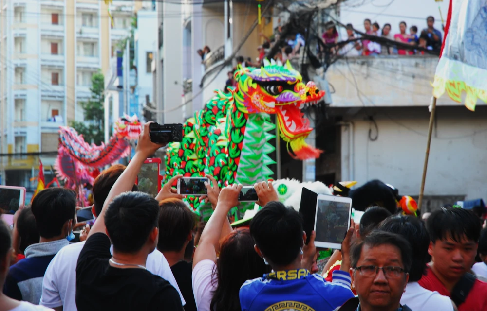 Rộn ràng lễ Nguyên tiêu lớn nhất của người Hoa ở Sài Gòn ảnh 10