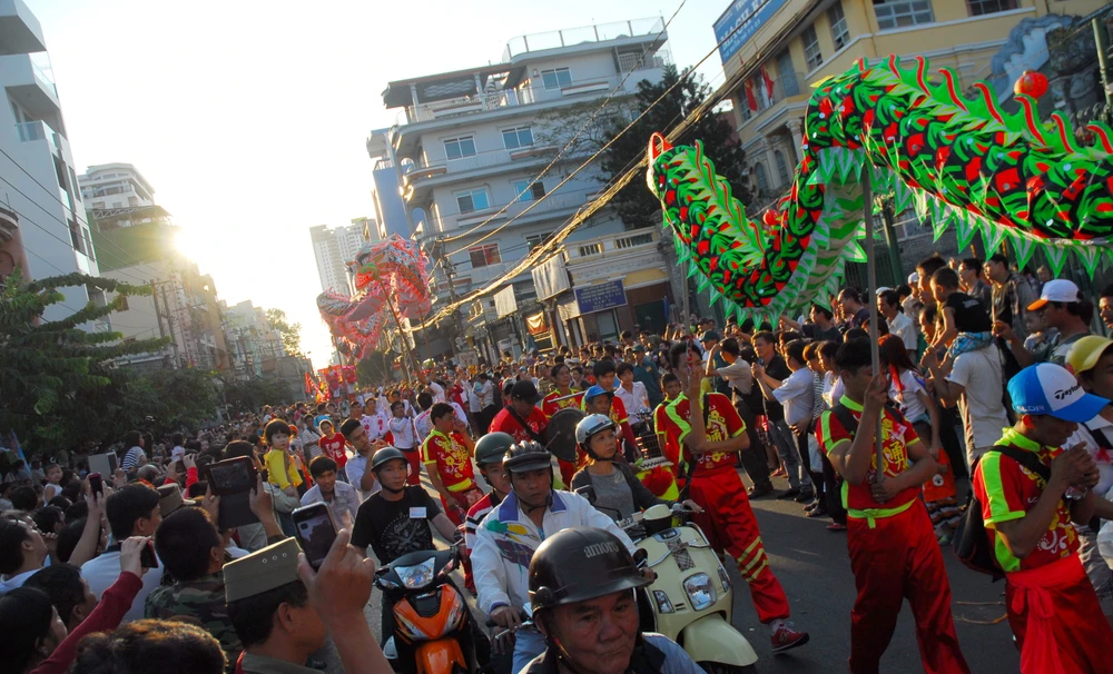 Rộn ràng lễ Nguyên tiêu lớn nhất của người Hoa ở Sài Gòn ảnh 11