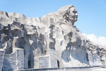 Ngắm tượng đài Mẹ Việt Nam anh hùng lớn nhất nước ảnh 8