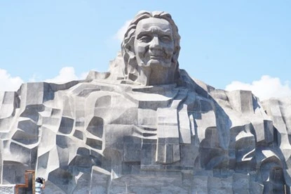 Ngắm tượng đài Mẹ Việt Nam anh hùng lớn nhất nước ảnh 6