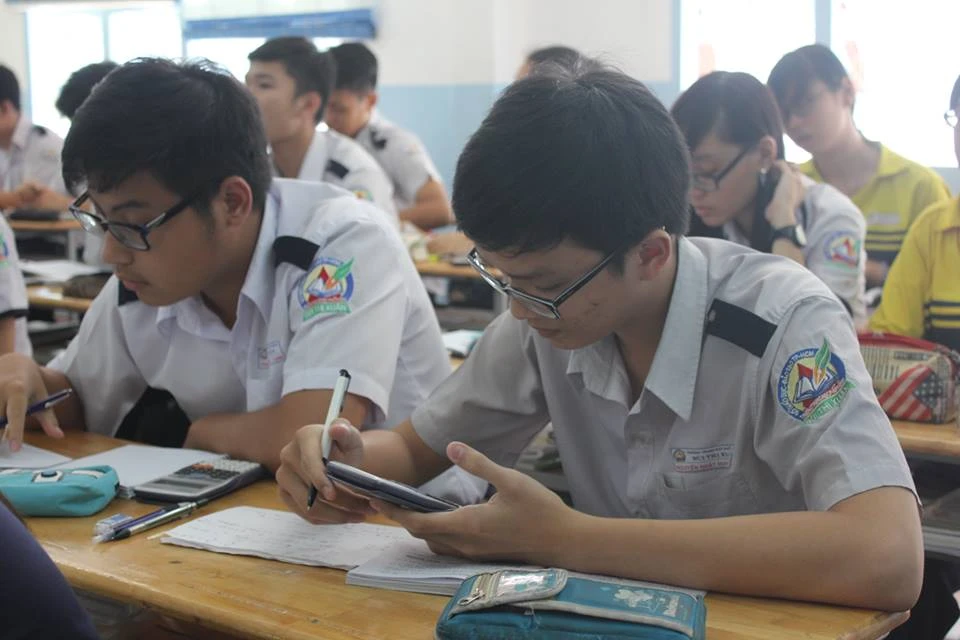 Bộ GD&ĐT chỉ đạo việc hướng dẫn ôn tập lớp 12 ảnh 1