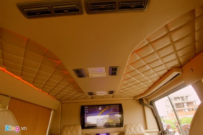 Thợ Việt chế limousine 300 triệu điều khiển bằng iPad