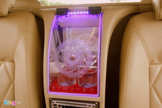 Thợ Việt chế limousine 300 triệu điều khiển bằng iPad