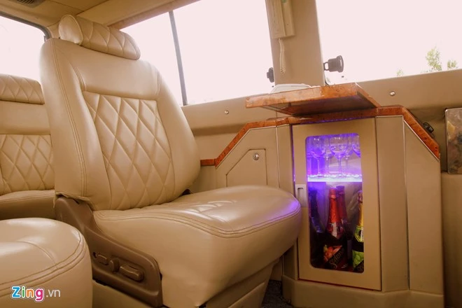 Thợ Việt chế limousine 300 triệu điều khiển bằng iPad