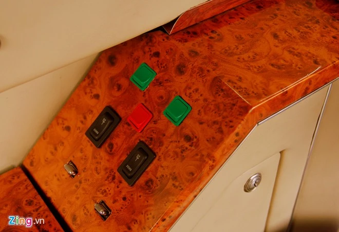 Thợ Việt chế limousine 300 triệu điều khiển bằng iPad