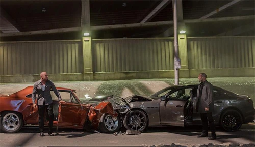 Một cảnh phim trong "Fast & Furious 7". Ảnh:Universal Pictures. ff7-2-4794-1428044069.jpg