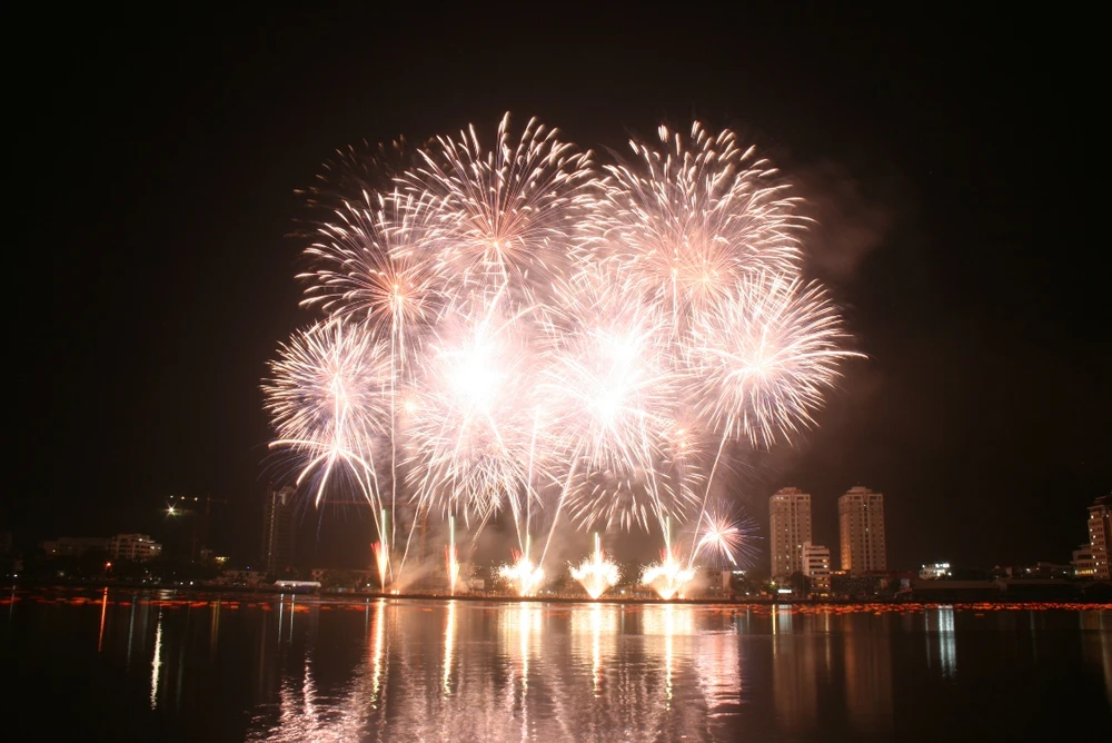 Đã huy động được gần 46 tỷ đồng cho thi cuộc bắn pháo hoa quốc tế 2015 ảnh 1