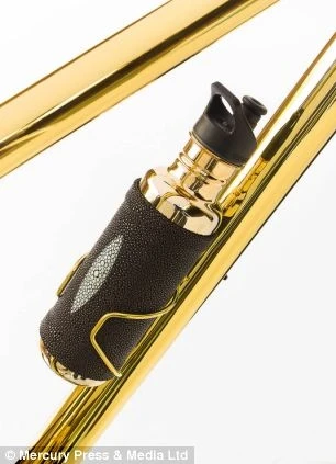 Chai nước nạm đá quý