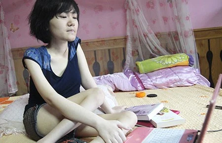 Cô gái chưa một ngày đến trường lại ra sách ảnh 1