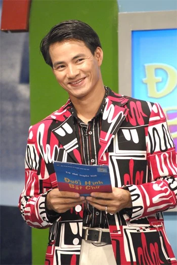 Xuân Bắc tham gia dẫn chương trình trong Đuổi hình bắt chữ của Đài truyền hình Hà Nội. Xuân Bắc nhận cát-xê 8 tỷ đồng nhờ Đuổi hình bắt chữ