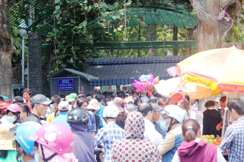 vui chơi, Đầm Sen, Thảo Cầm Viên, Sài Gòn, nắng nóng, quá tải, công viên nước