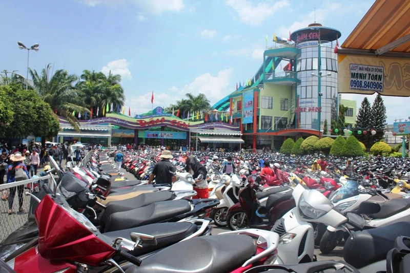 vui chơi, Đầm Sen, Thảo Cầm Viên, Sài Gòn, nắng nóng, quá tải, công viên nước