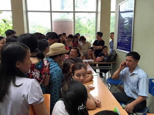 Chỉ ngay sau chưa đầy 1 tiếng mở bán, lượng hồ sơ vào lớp 6 đã cháy hàng