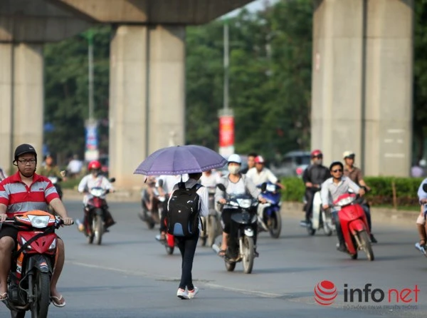 Dỡ cầu đi bộ, hàng trăm sinh viên phải băng qua đường giờ nguy hiểm ảnh 4