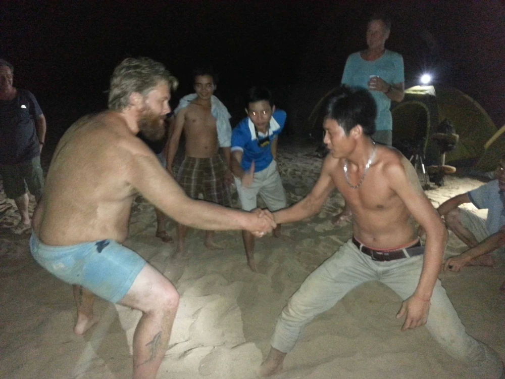 150 porter theo hãng truyền hình ABC vào hang Sơn Đoòng để làm gì? ảnh 7