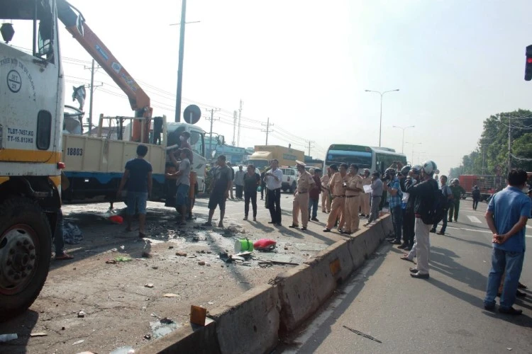 Xe đầu kéo tông nát xe con, 5 người cùng một nhà thiệt mạng ảnh 5