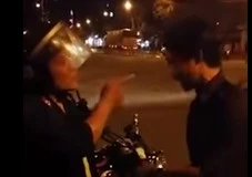 Người dân quay clip cảnh sát cơ động túm cổ áo dân ảnh 1