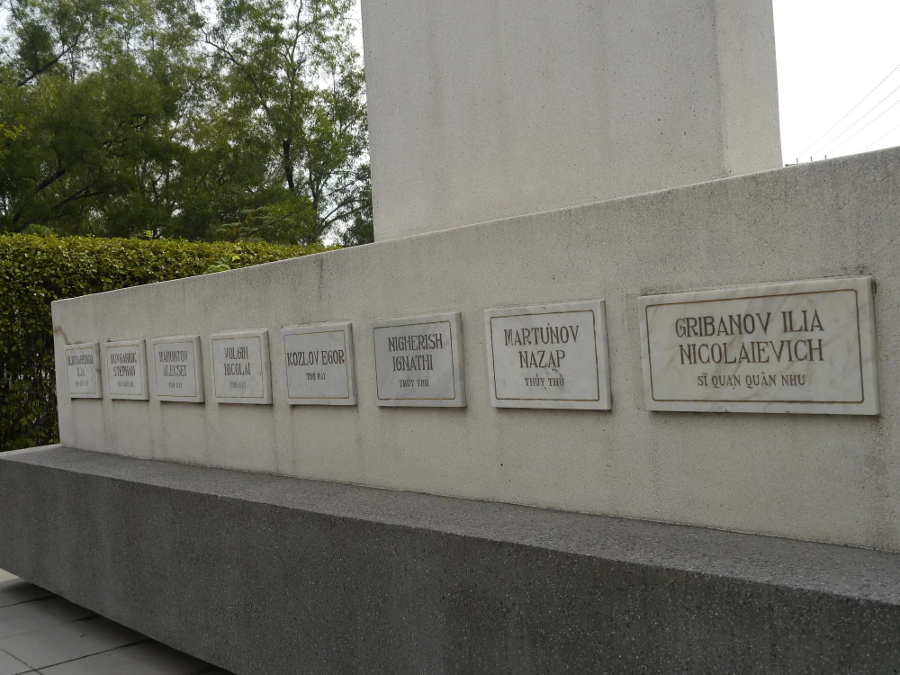 Mộ lính Nga trên đất Bình Dương ảnh 2