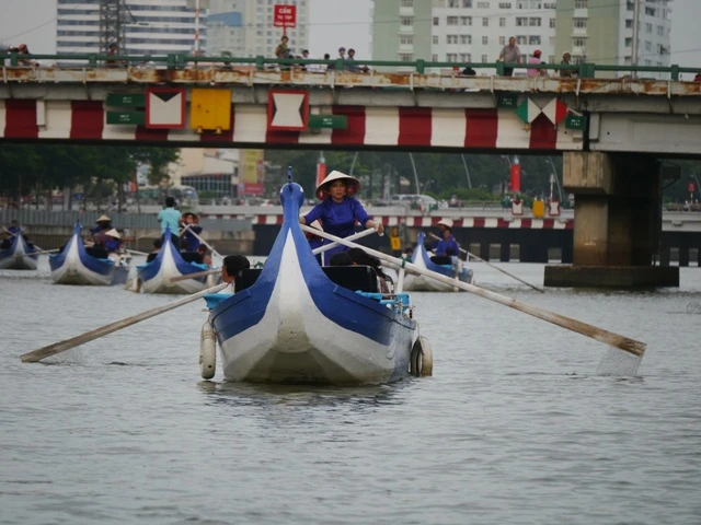 Chùm ảnh ngày đầu khai trương tuyến du ngoạn kênh Nhiêu Lộc-Thị Nghè ảnh 8 Chùm ảnh ngày đầu khai trương tuyến du ngoạn kênh Nhiêu Lộc-Thị Nghè ảnh 8