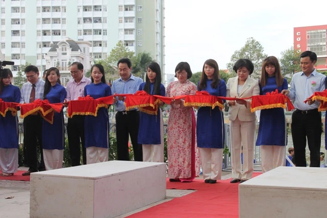 Chùm ảnh ngày đầu khai trương tuyến du ngoạn kênh Nhiêu Lộc-Thị Nghè ảnh 3 Chùm ảnh ngày đầu khai trương tuyến du ngoạn kênh Nhiêu Lộc-Thị Nghè ảnh 3