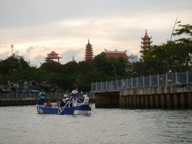 Chùm ảnh ngày đầu khai trương tuyến du ngoạn kênh Nhiêu Lộc-Thị Nghè ảnh 6 Chùm ảnh ngày đầu khai trương tuyến du ngoạn kênh Nhiêu Lộc-Thị Nghè ảnh 6