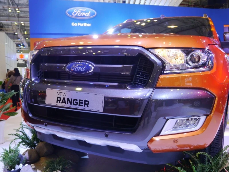 Ngắm xế xịn và chân dài tại Việt Nam Motor Show 2015 ảnh 10 Ngắm xế xịn và chân dài tại Việt Nam Motor Show 2015 ảnh 10